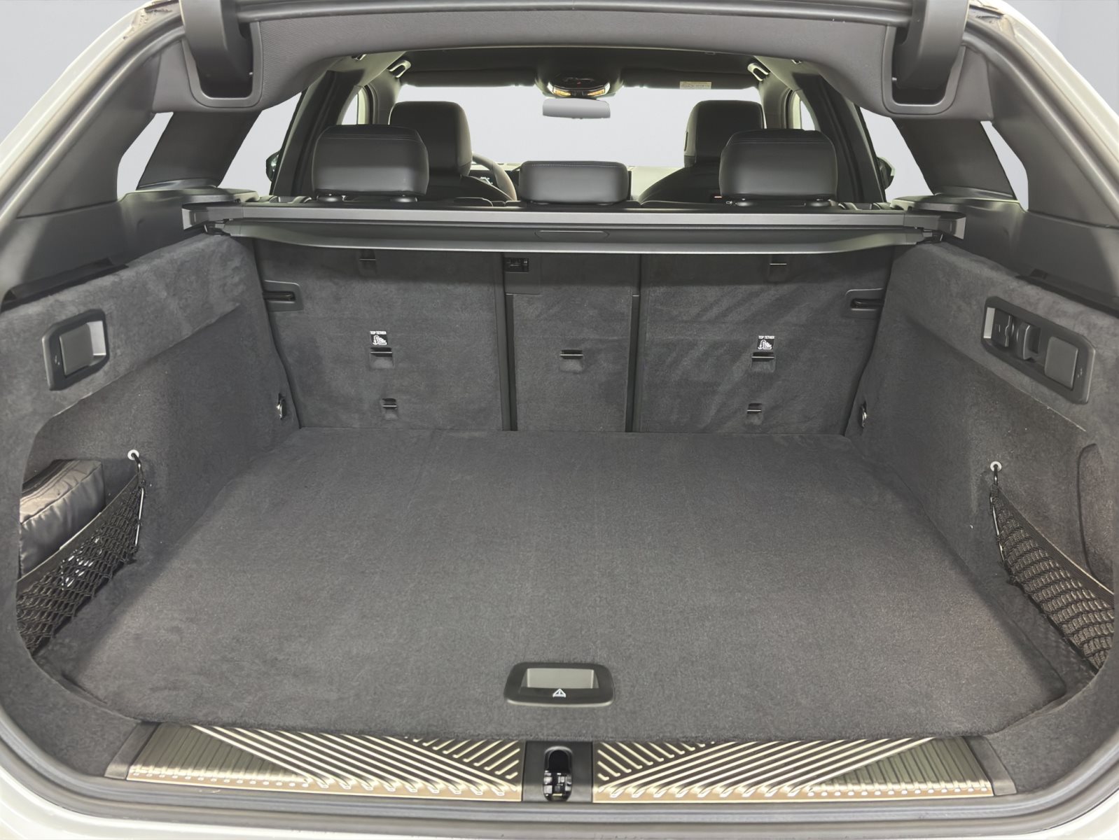 Fahrzeugabbildung BMW 530e Touring [M Sport, HUD, AHK, ACC, 19 LMR]