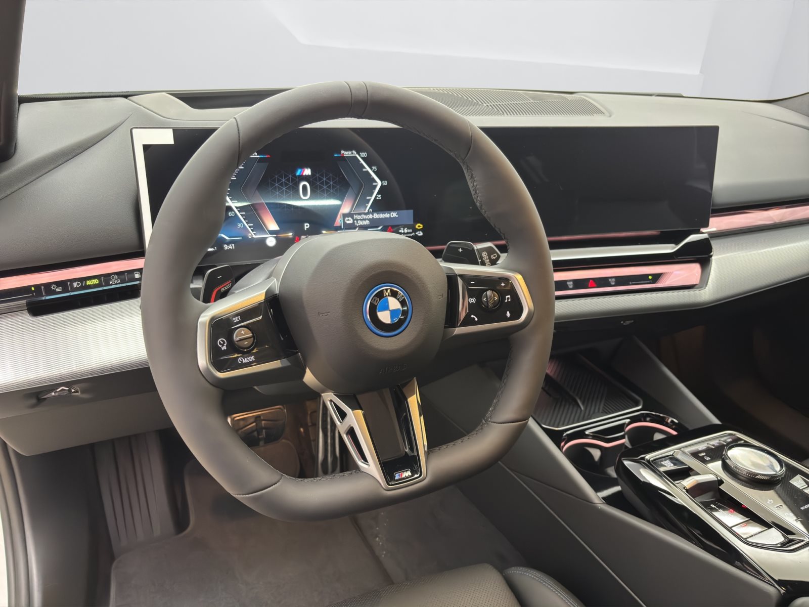 Fahrzeugabbildung BMW 530e Touring [M Sport, HUD, AHK, ACC, 19 LMR]