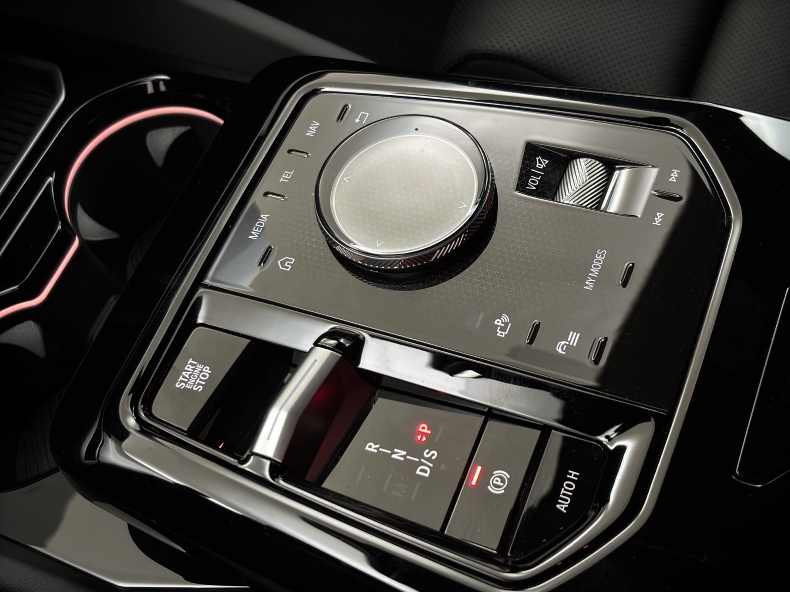 Fahrzeugabbildung BMW 530e Touring [M Sport, HUD, AHK, ACC, 19 LMR]