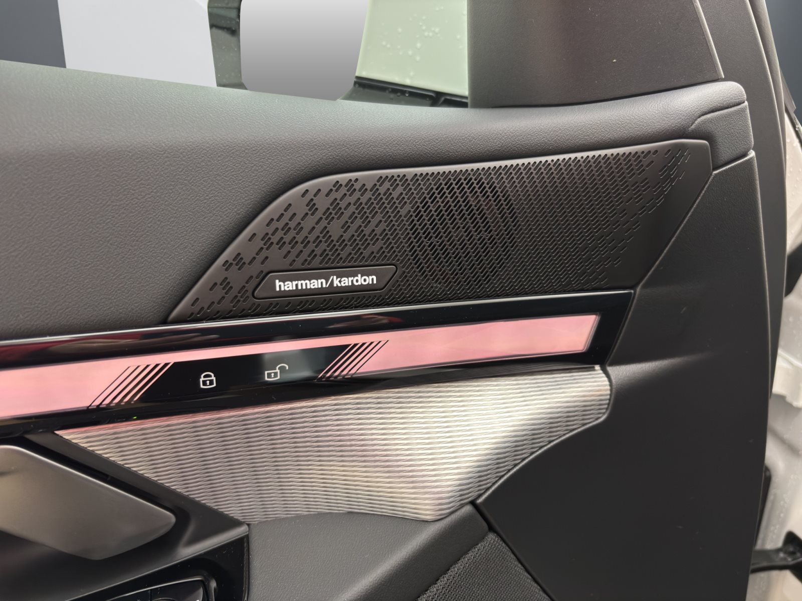 Fahrzeugabbildung BMW 530e Touring [M Sport, HUD, AHK, ACC, 19 LMR]