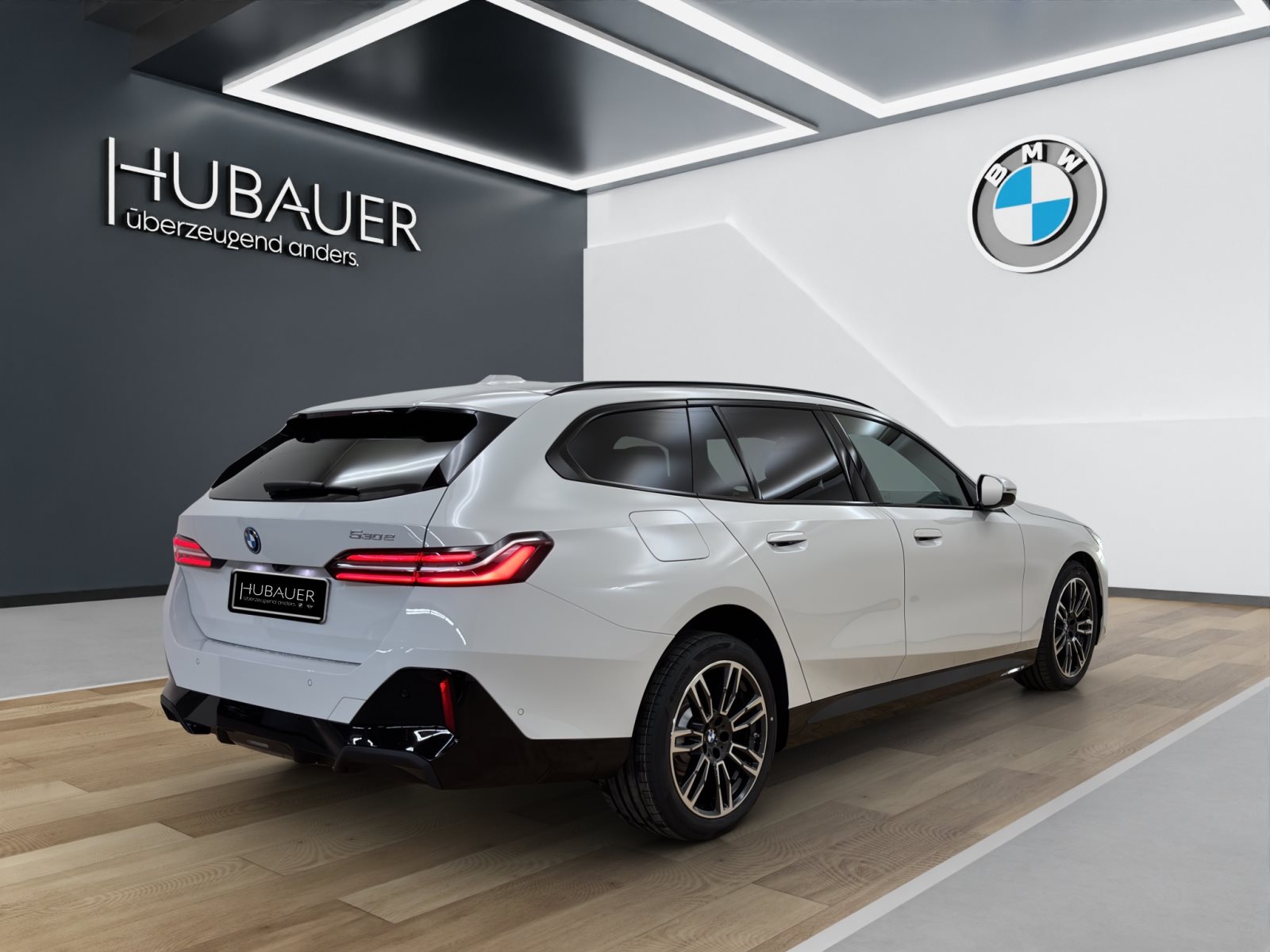 Fahrzeugabbildung BMW 530e Touring [M Sport, HUD, AHK, ACC, 19 LMR]