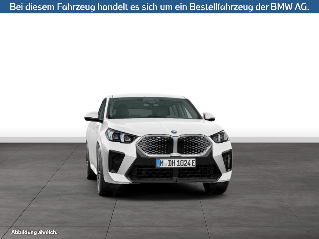 Fahrzeugabbildung BMW iX2 xDrive30