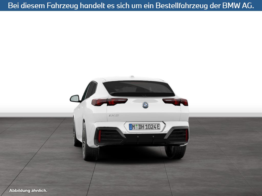 Fahrzeugabbildung BMW iX2 xDrive30