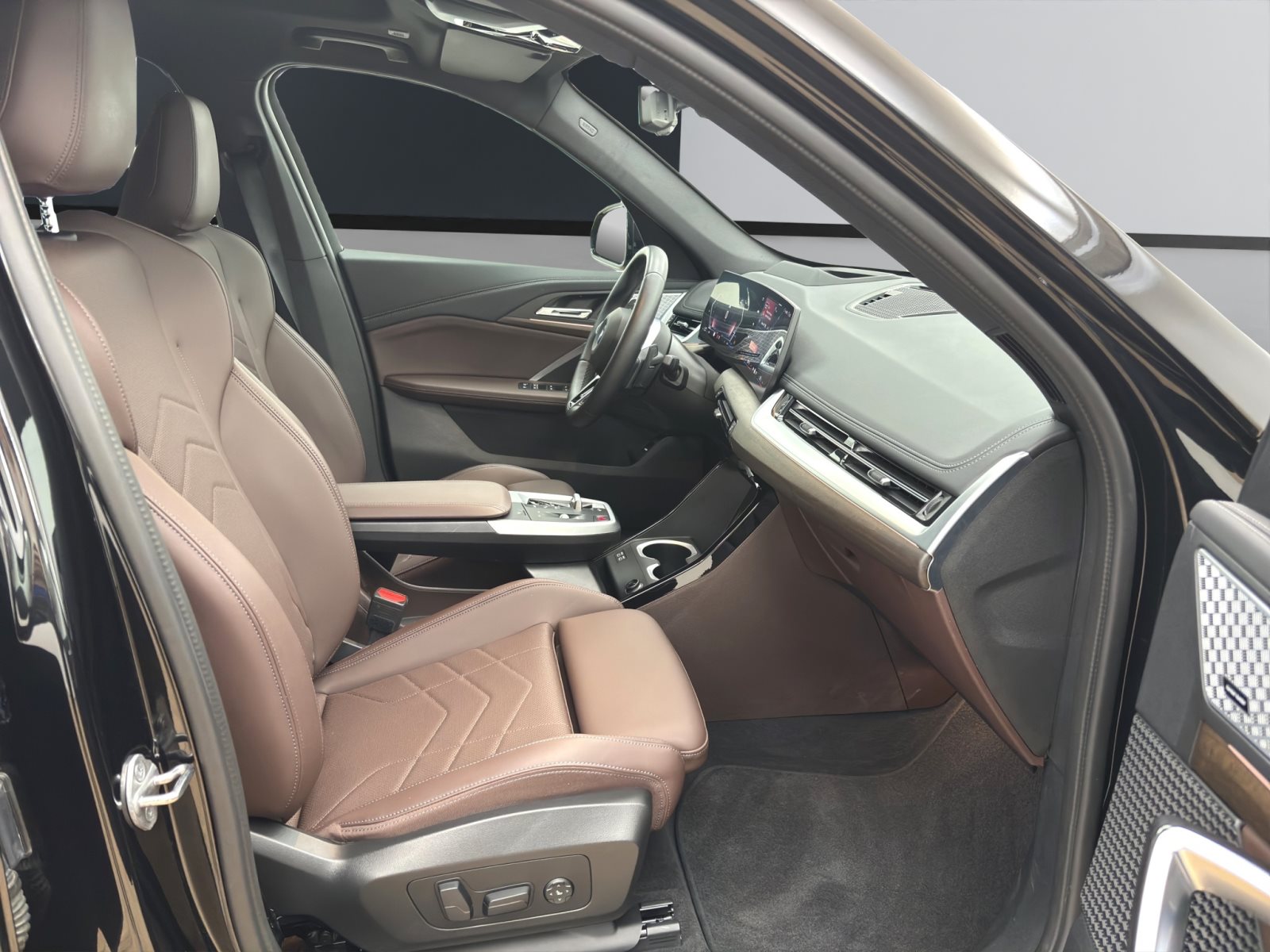 Fahrzeugabbildung BMW X1 xDrive30e [M Sport, HUD, AHK, ACC, GSD, h&k Sound]