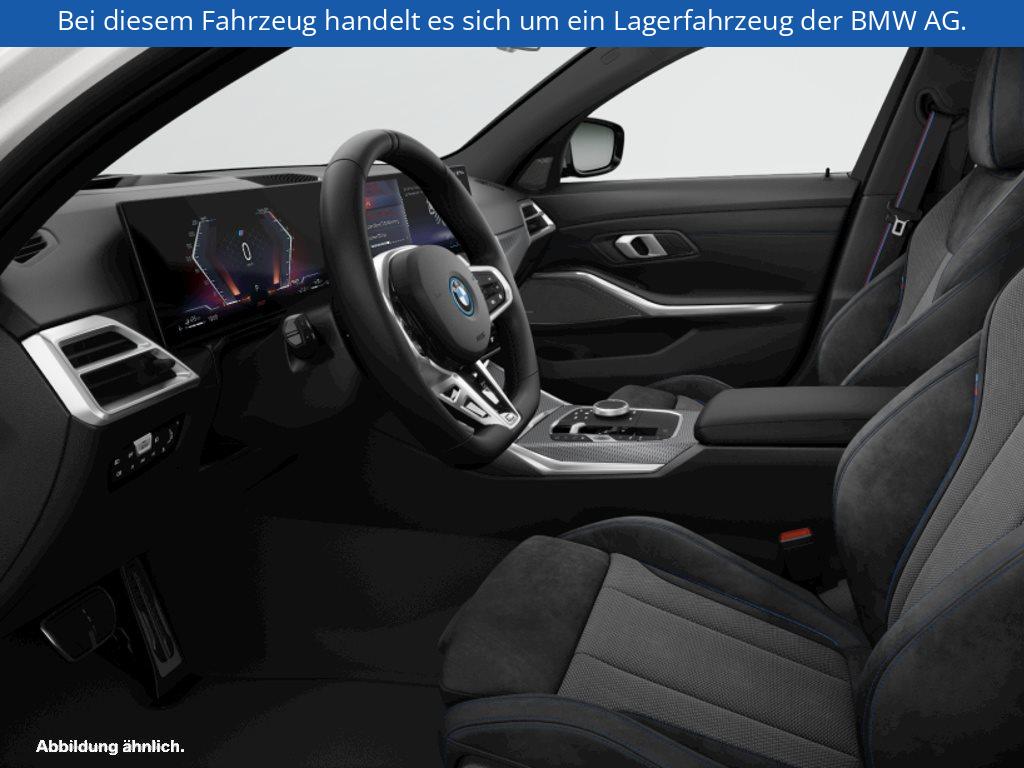 Fahrzeugabbildung BMW 330e Limousine
