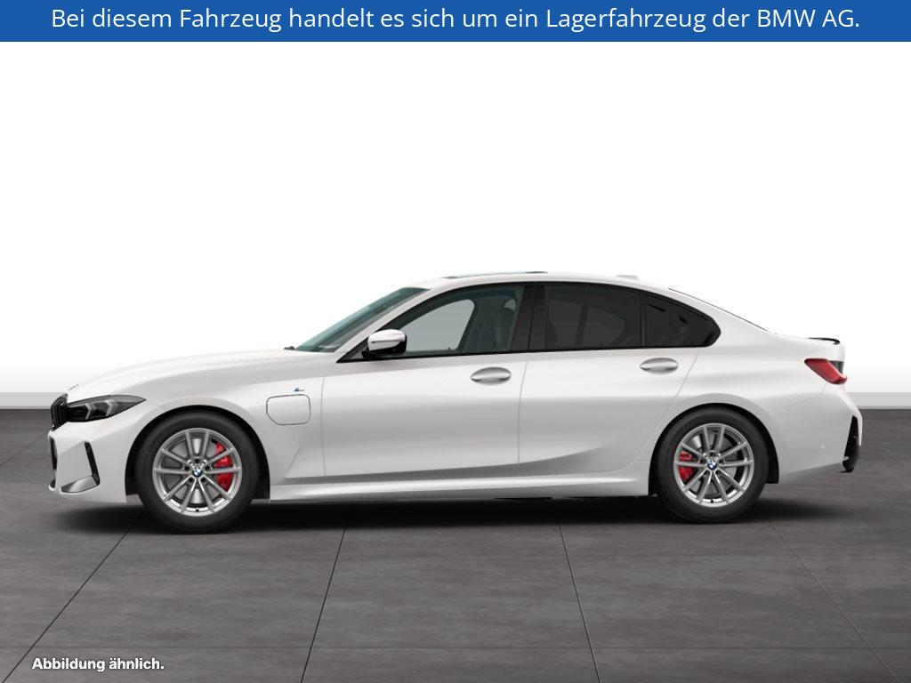 Fahrzeugabbildung BMW 330e Limousine