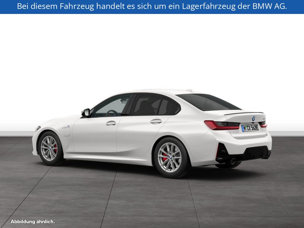 Fahrzeugabbildung BMW 330e Limousine