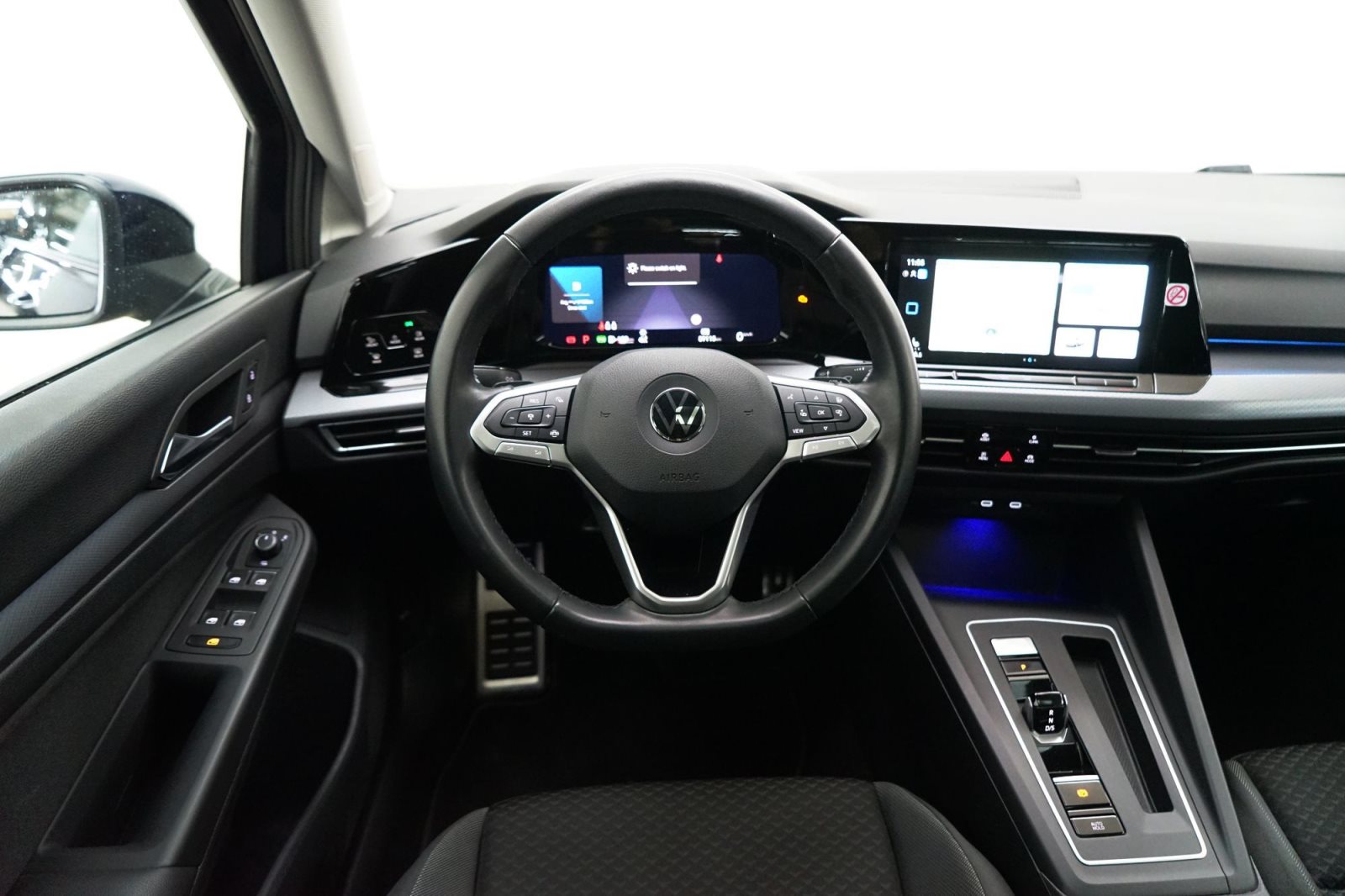 Fahrzeugabbildung Volkswagen Golf 8 2.0 TDI [Active, Navi, AHK, RFK, Pano]