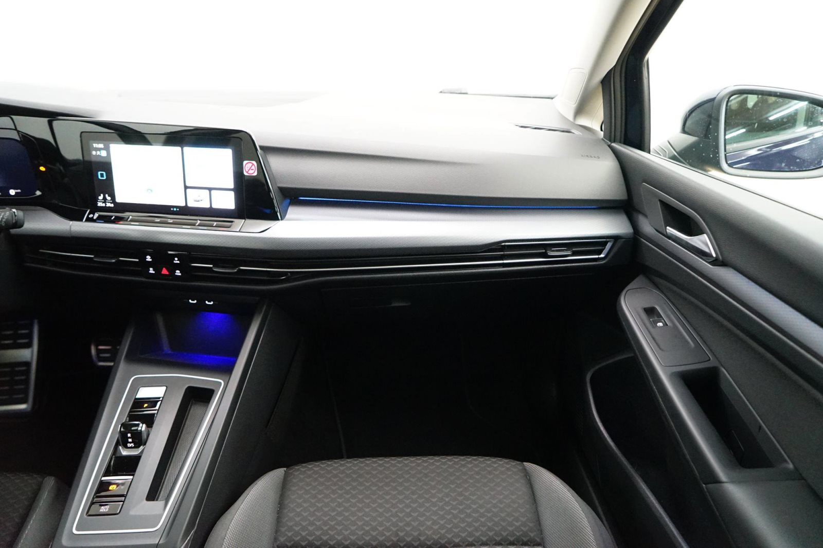Fahrzeugabbildung Volkswagen Golf 8 2.0 TDI [Active, Navi, AHK, RFK, Pano]