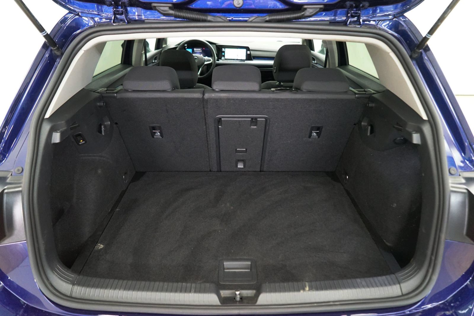 Fahrzeugabbildung Volkswagen Golf 8 2.0 TDI [Active, Navi, AHK, RFK, Pano]