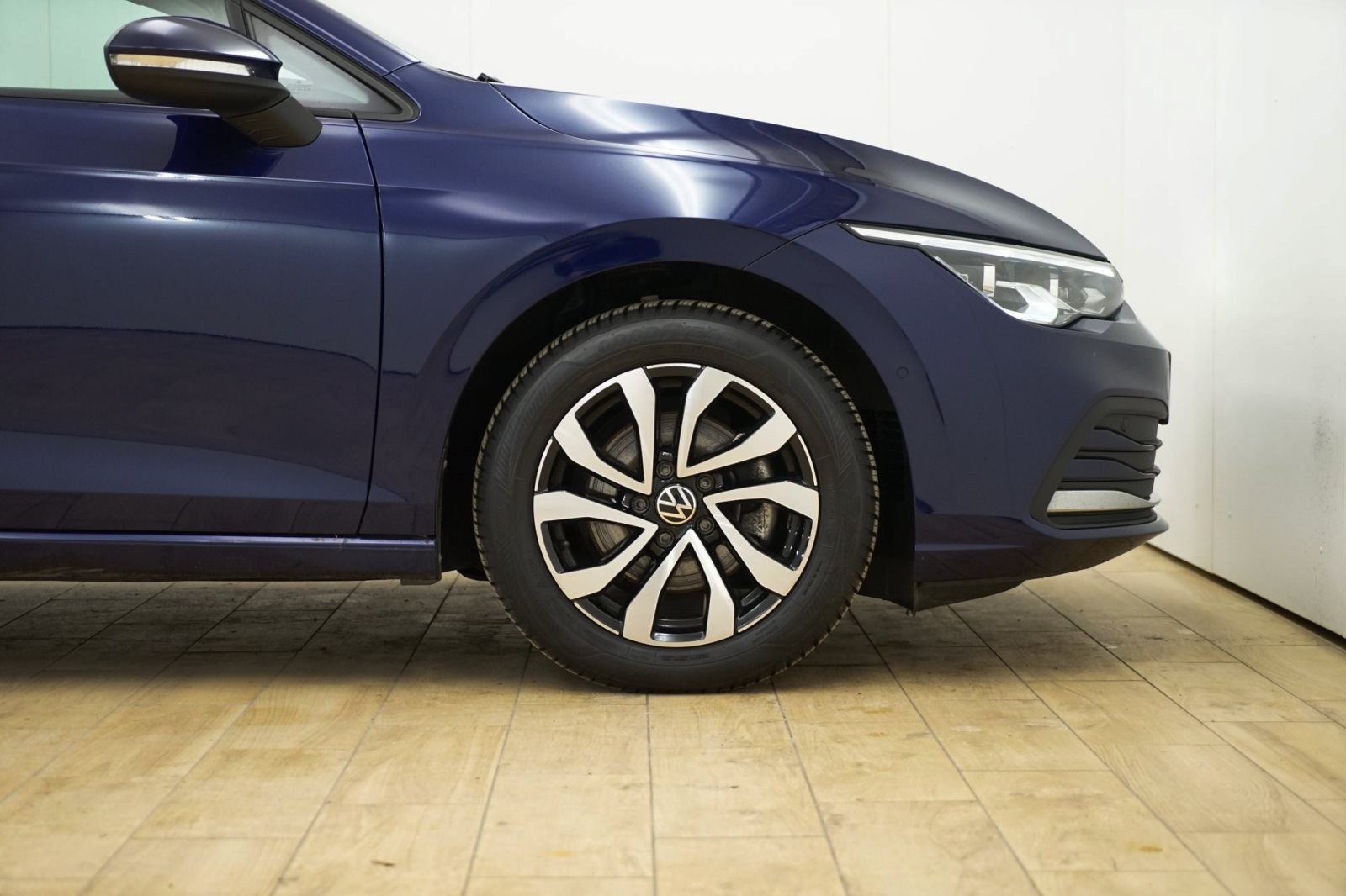 Fahrzeugabbildung Volkswagen Golf 8 2.0 TDI [Active, Navi, AHK, RFK, Pano]