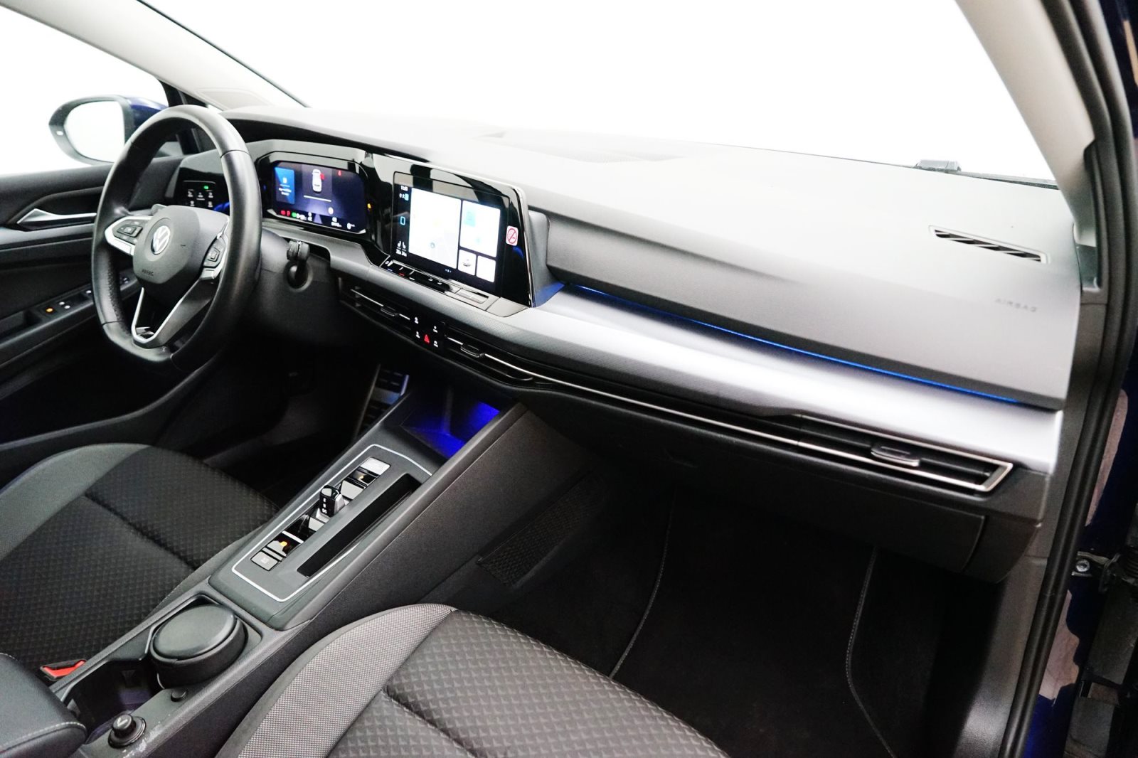 Fahrzeugabbildung Volkswagen Golf 8 2.0 TDI [Active, Navi, AHK, RFK, Pano]