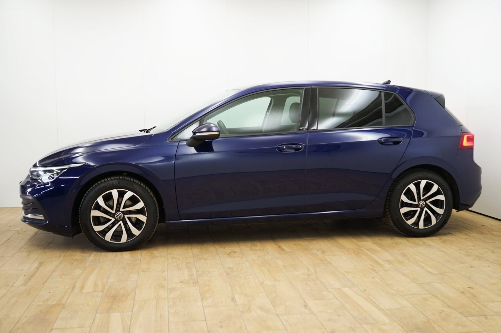 Fahrzeugabbildung Volkswagen Golf 8 2.0 TDI [Active, Navi, AHK, RFK, Pano]