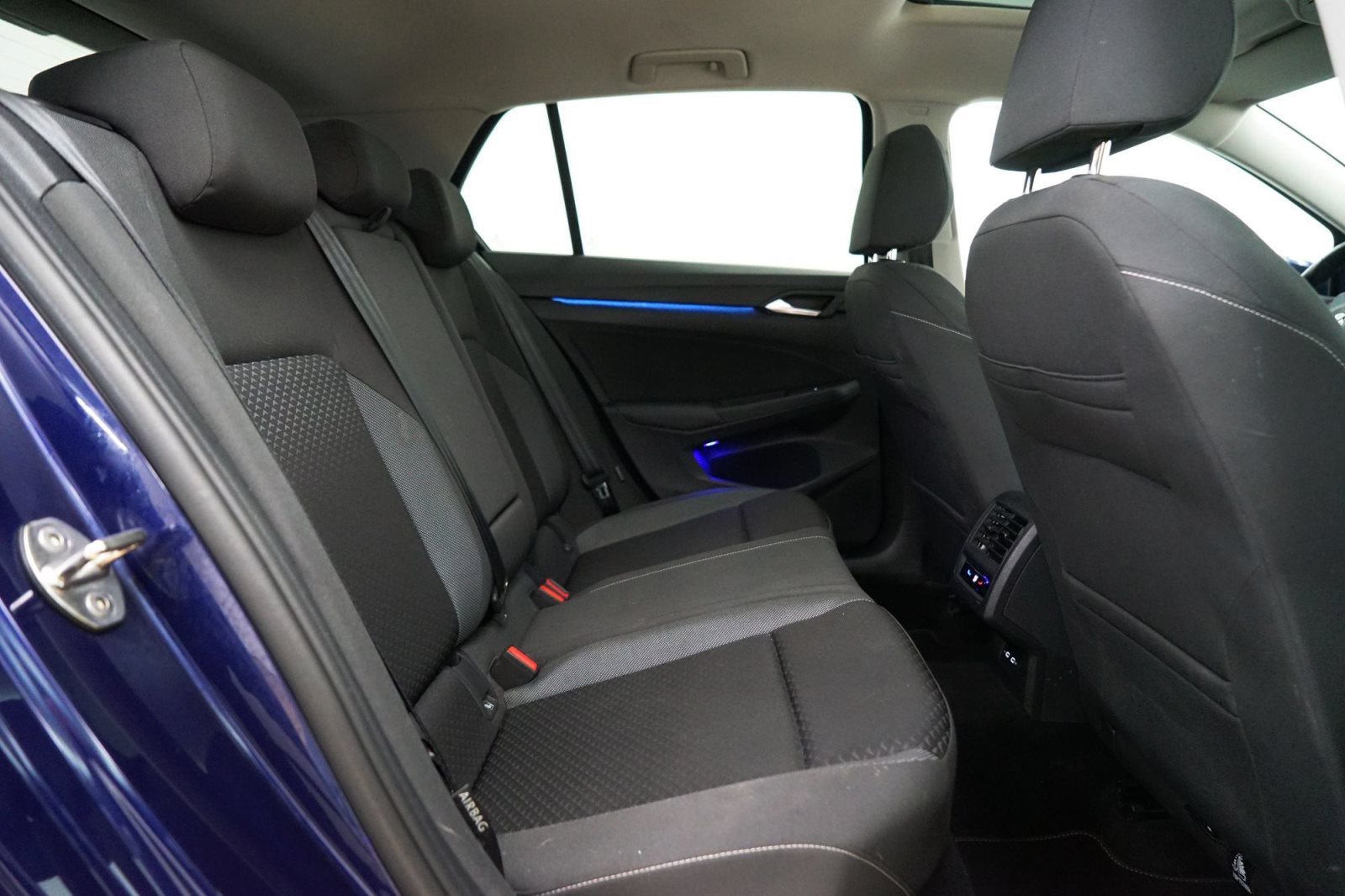 Fahrzeugabbildung Volkswagen Golf 8 2.0 TDI [Active, Navi, AHK, RFK, Pano]