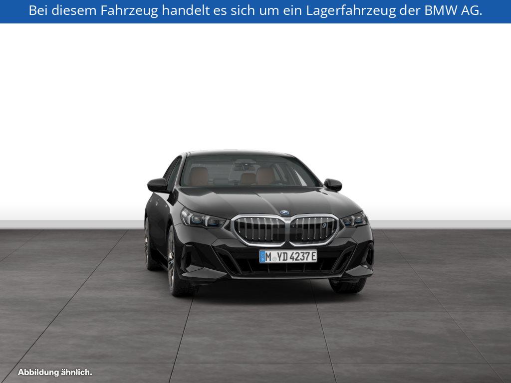 Fahrzeugabbildung BMW i5 xDrive40