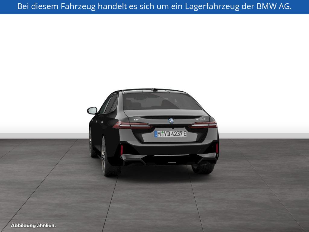 Fahrzeugabbildung BMW i5 xDrive40