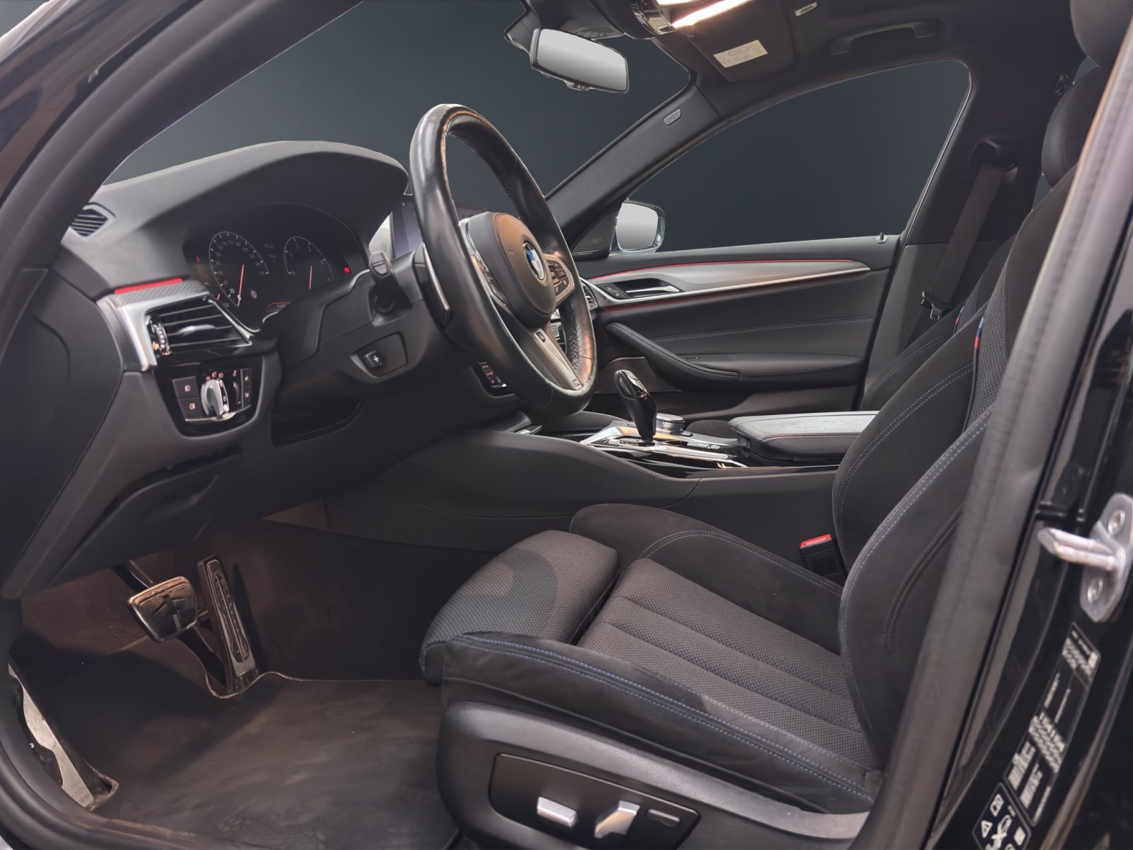 Fahrzeugabbildung BMW 530d xDrive Touring [M Sport, Navi Prof., Pano]