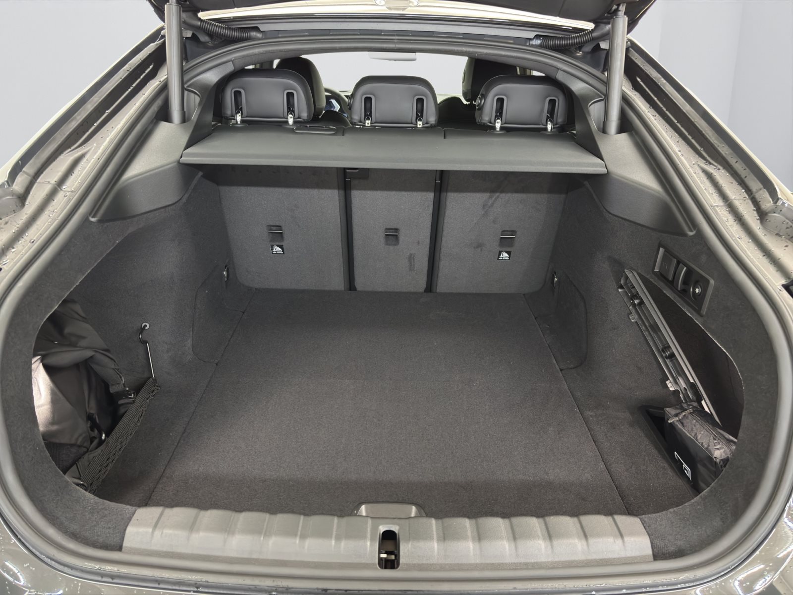 Fahrzeugabbildung BMW i4 eDrive40 [M Sport Pro, HUD, AHK, ACC, 19 LMR]