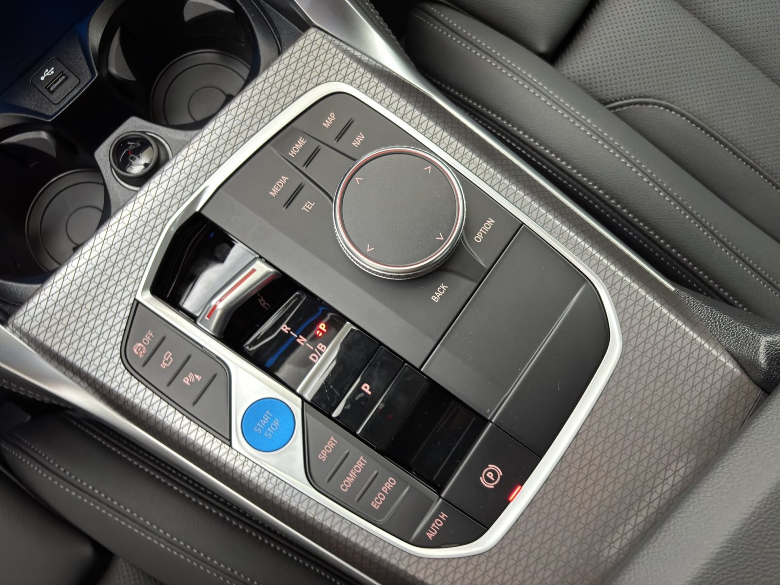 Fahrzeugabbildung BMW i4 eDrive40 [M Sport Pro, HUD, AHK, ACC, 19 LMR]