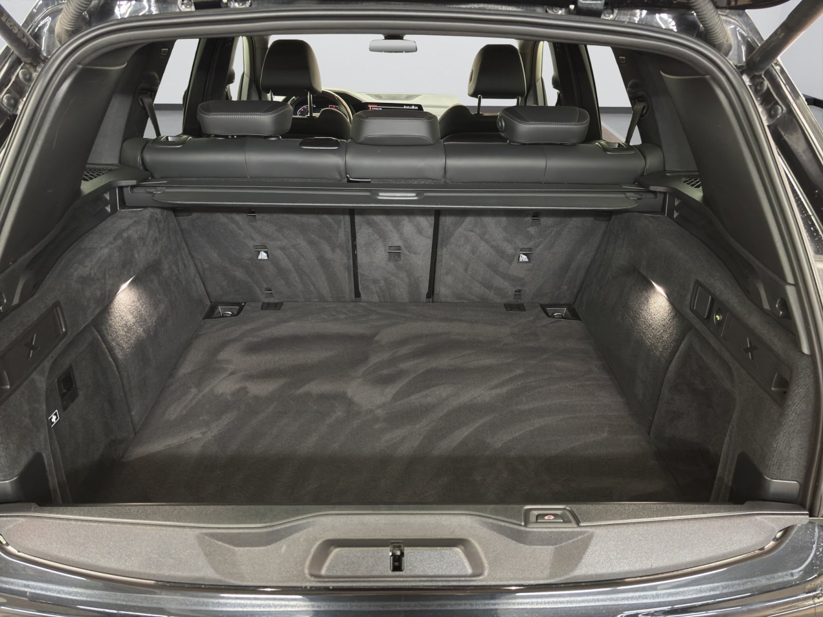 Fahrzeugabbildung BMW X5 xDrive30d [M Sport, HUD, AHK, ACC, GSD, 21 LMR]