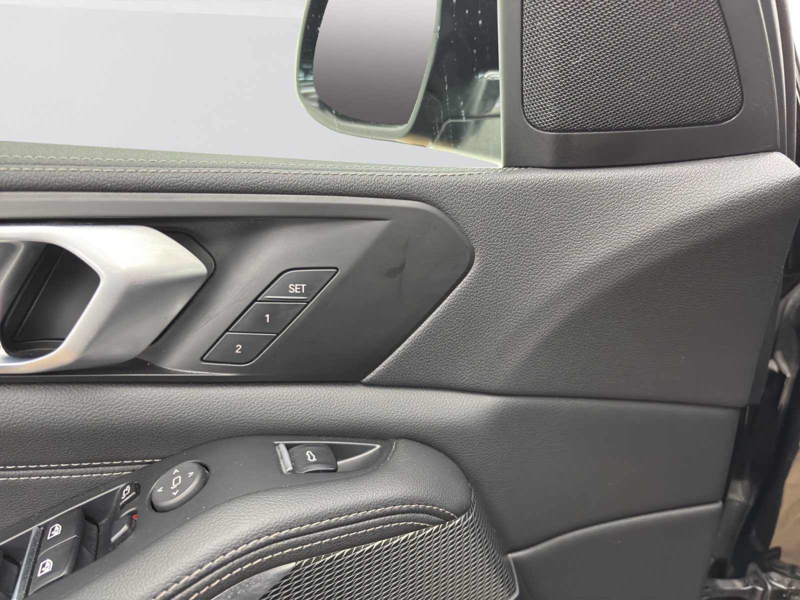 Fahrzeugabbildung BMW X5 xDrive30d [M Sport, HUD, AHK, ACC, GSD, 21 LMR]