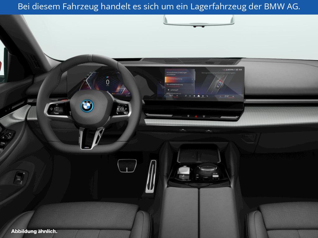 Fahrzeugabbildung BMW i5 xDrive40 Touring