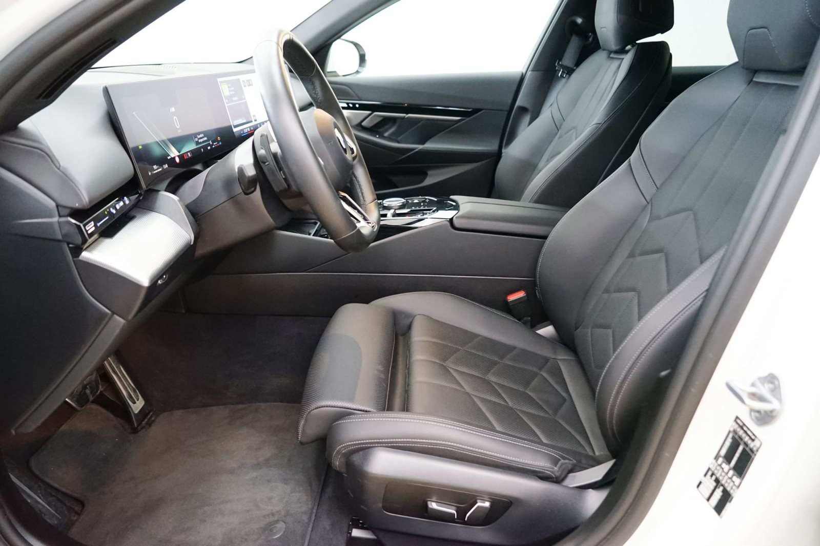 Fahrzeugabbildung BMW 520d Limousine [M Sport, AHK, ACC, RFK, LRH]