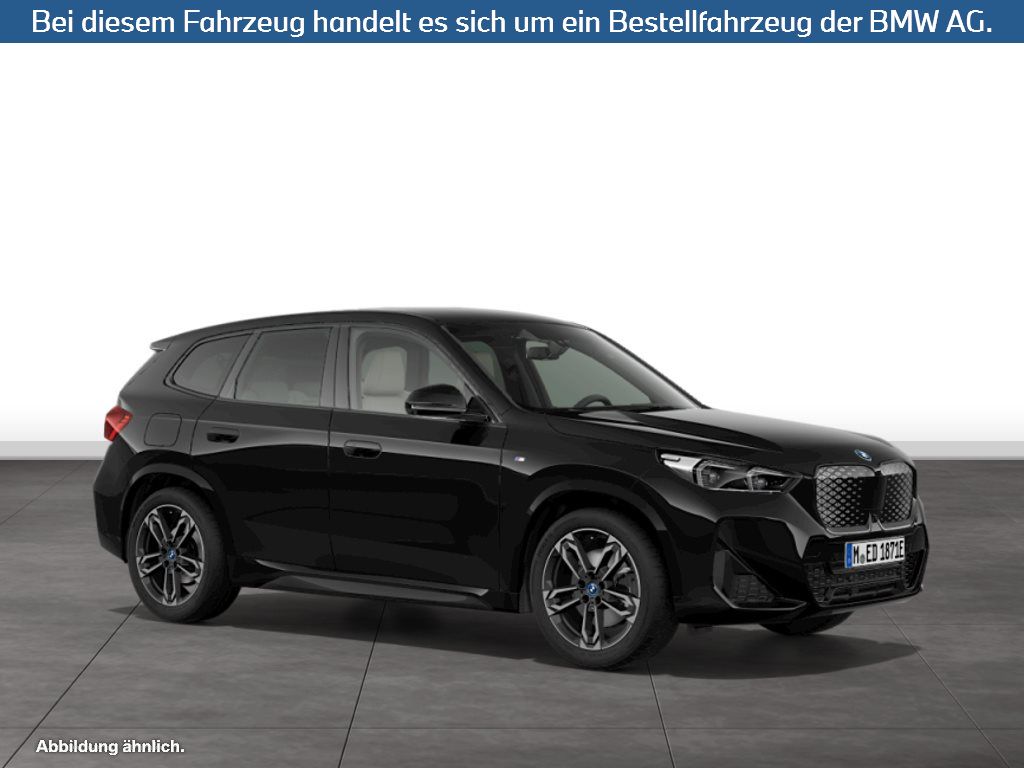 Fahrzeugabbildung BMW iX1 xDrive30