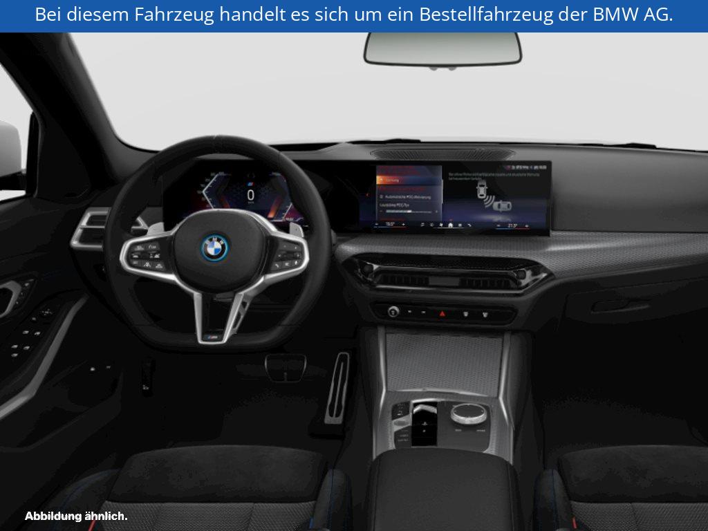 Fahrzeugabbildung BMW 330e Touring