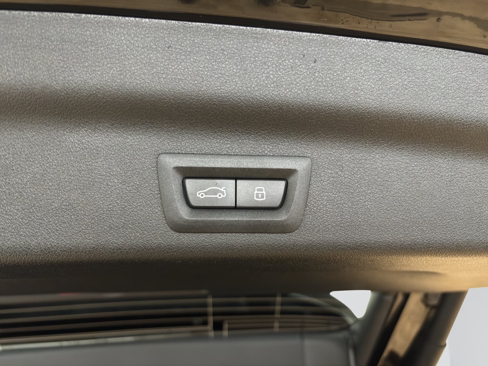 Fahrzeugabbildung BMW X1 xDrive23i [M Sport, HUD, AHK, ACC, RFK, 19 LMR]