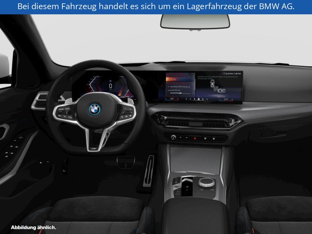 Fahrzeugabbildung BMW 330e xDrive Limousine