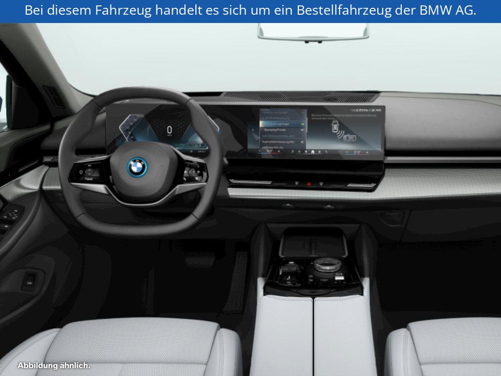 Fahrzeugabbildung BMW i5 eDrive40 Limousine