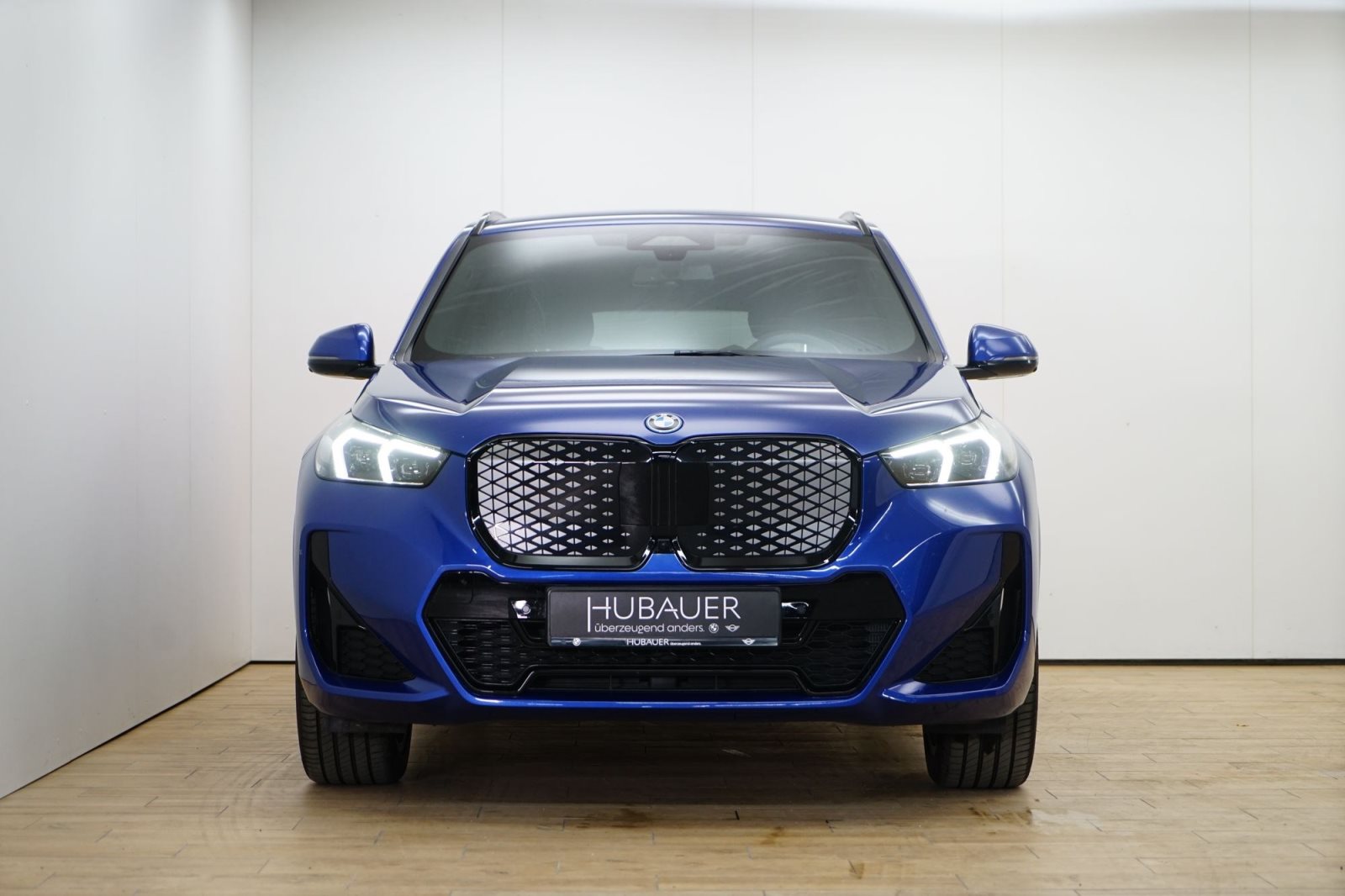 Fahrzeugabbildung BMW iX1 xDrive30 [M Sport, HUD, AHK, ACC, 360°, LRH]