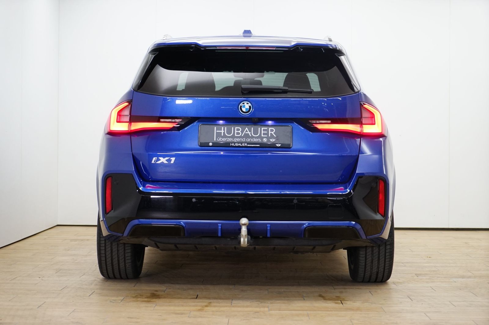 Fahrzeugabbildung BMW iX1 xDrive30 [M Sport, HUD, AHK, ACC, 360°, LRH]