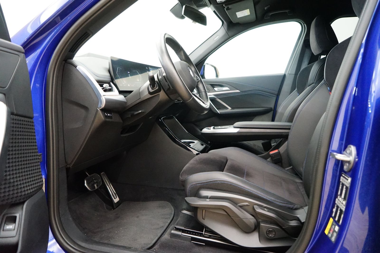Fahrzeugabbildung BMW iX1 xDrive30 [M Sport, HUD, AHK, ACC, 360°, LRH]