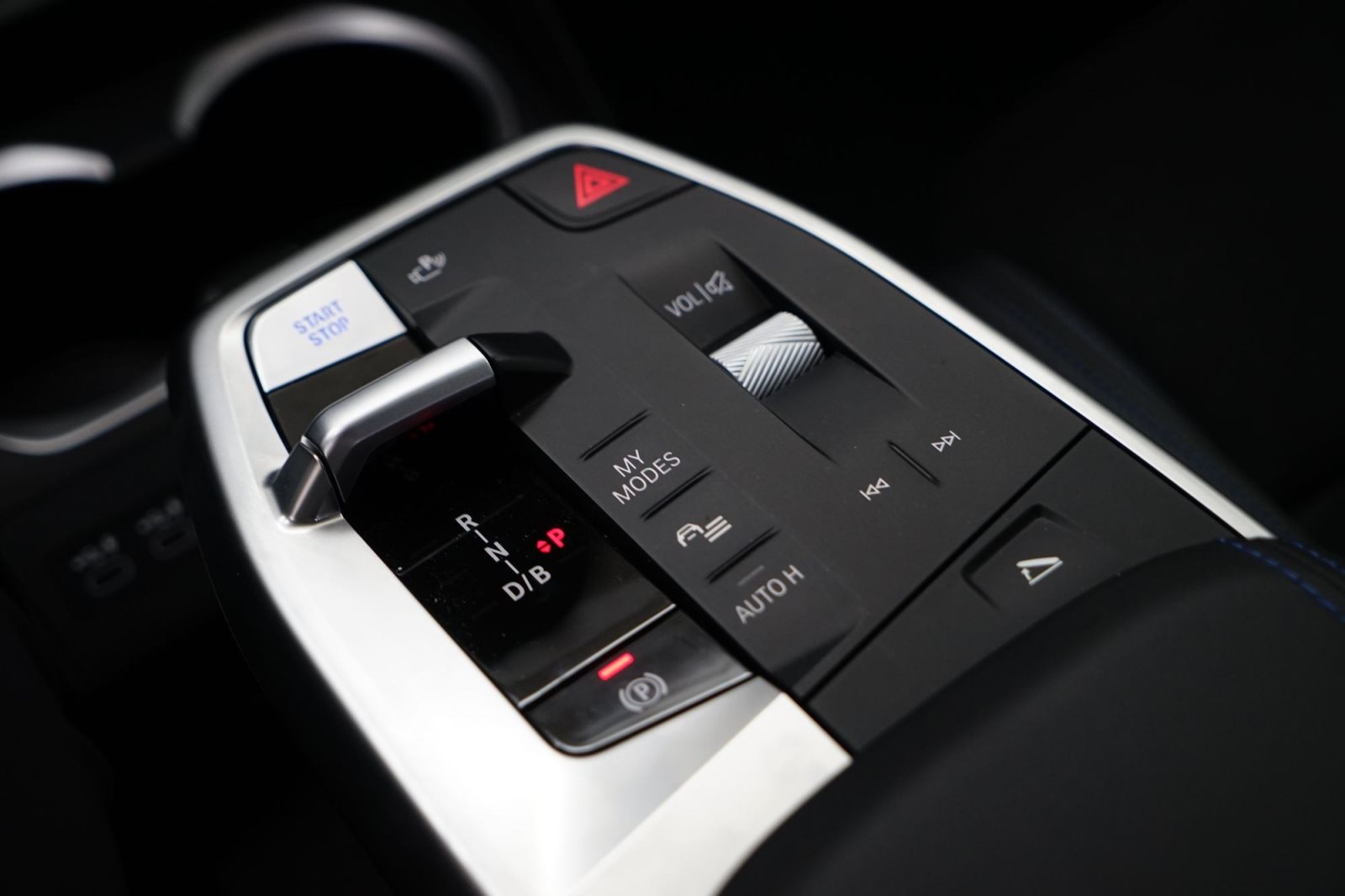 Fahrzeugabbildung BMW iX1 xDrive30 [M Sport, HUD, AHK, ACC, 360°, LRH]
