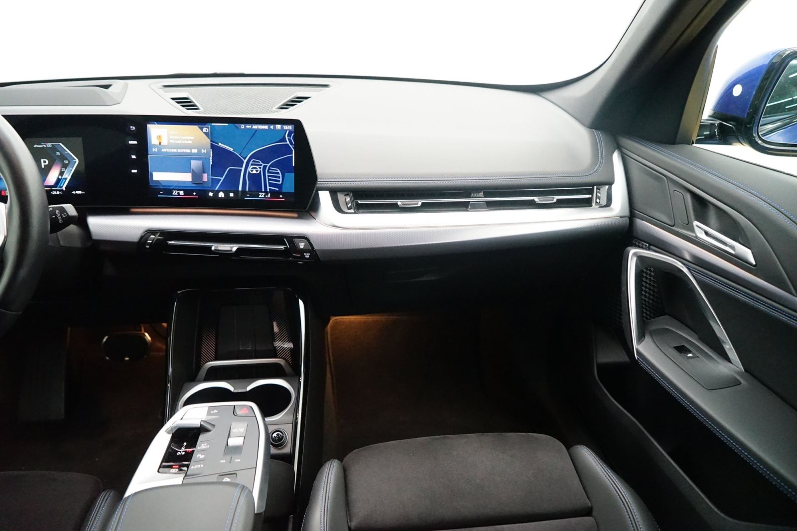 Fahrzeugabbildung BMW iX1 xDrive30 [M Sport, HUD, AHK, ACC, 360°, LRH]