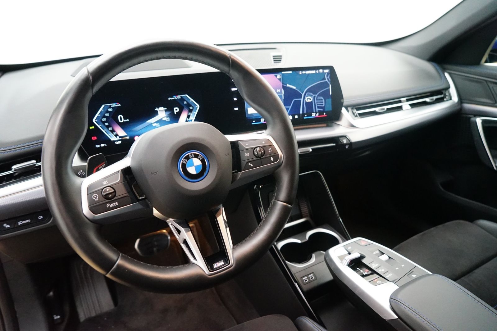 Fahrzeugabbildung BMW iX1 xDrive30 [M Sport, HUD, AHK, ACC, 360°, LRH]