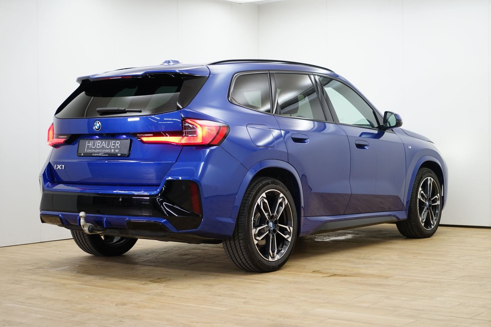 Fahrzeugabbildung BMW iX1 xDrive30 [M Sport, HUD, AHK, ACC, 360°, LRH]
