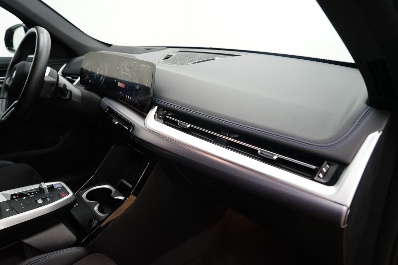 Fahrzeugabbildung BMW iX1 xDrive30 [M Sport, HUD, AHK, ACC, 360°, LRH]