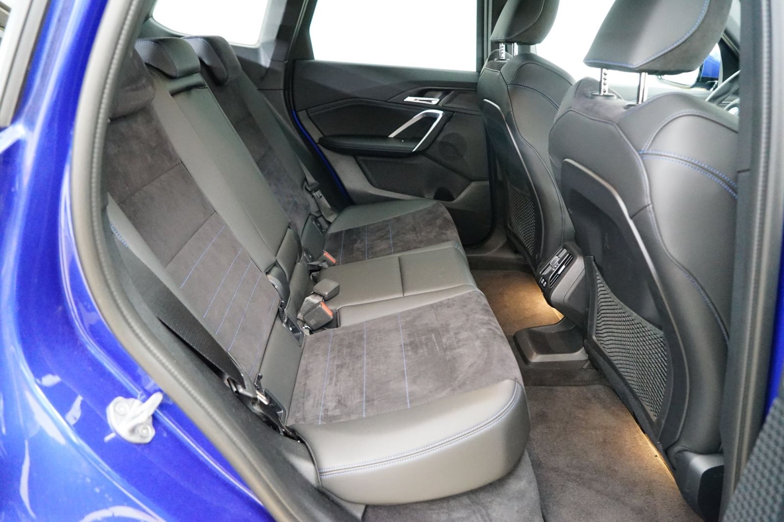 Fahrzeugabbildung BMW iX1 xDrive30 [M Sport, HUD, AHK, ACC, 360°, LRH]