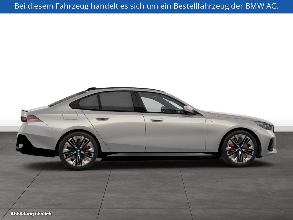 Fahrzeugabbildung BMW i5 eDrive40 Limousine