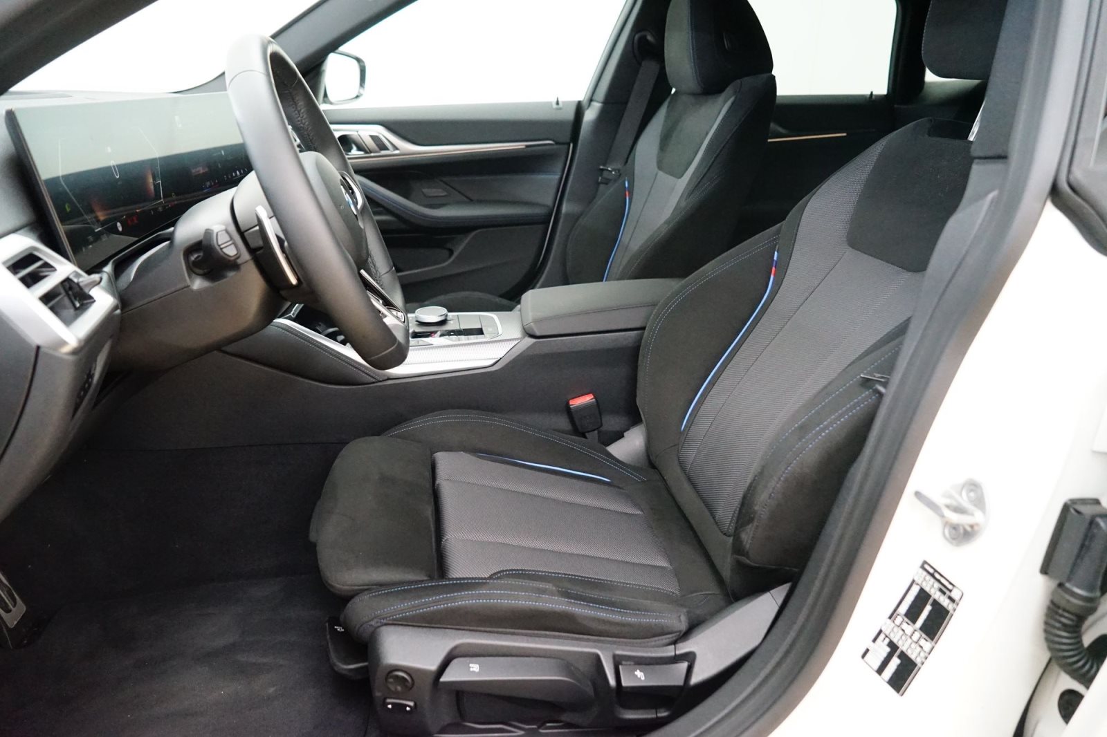 Fahrzeugabbildung BMW 420i Gran Coupé [M Sport, LC Prof., AHK, 360°]