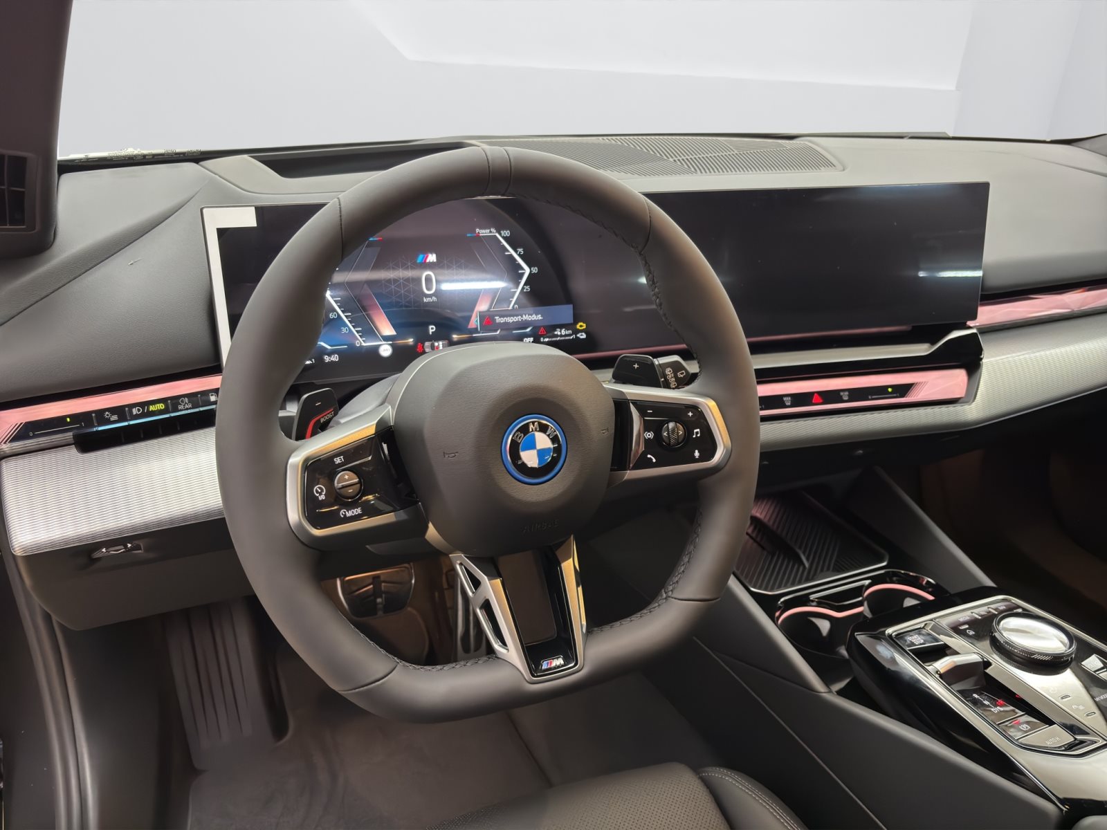 Fahrzeugabbildung BMW 530e xDrive Touring [M Sport, HUD, AHK, ACC, 20 LMR]