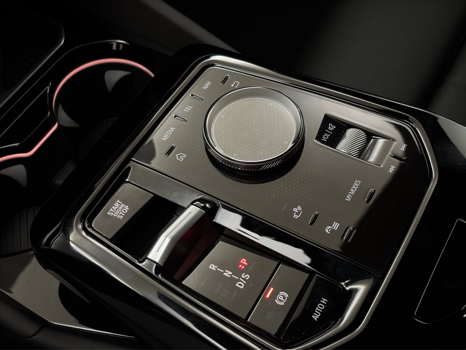 Fahrzeugabbildung BMW 530e xDrive Touring [M Sport, HUD, AHK, ACC, 20 LMR]