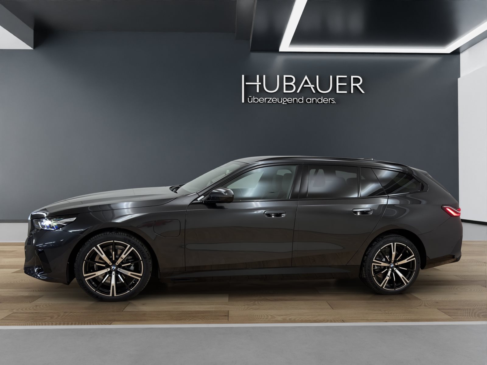 Fahrzeugabbildung BMW 530e xDrive Touring [M Sport, HUD, AHK, ACC, 20 LMR]