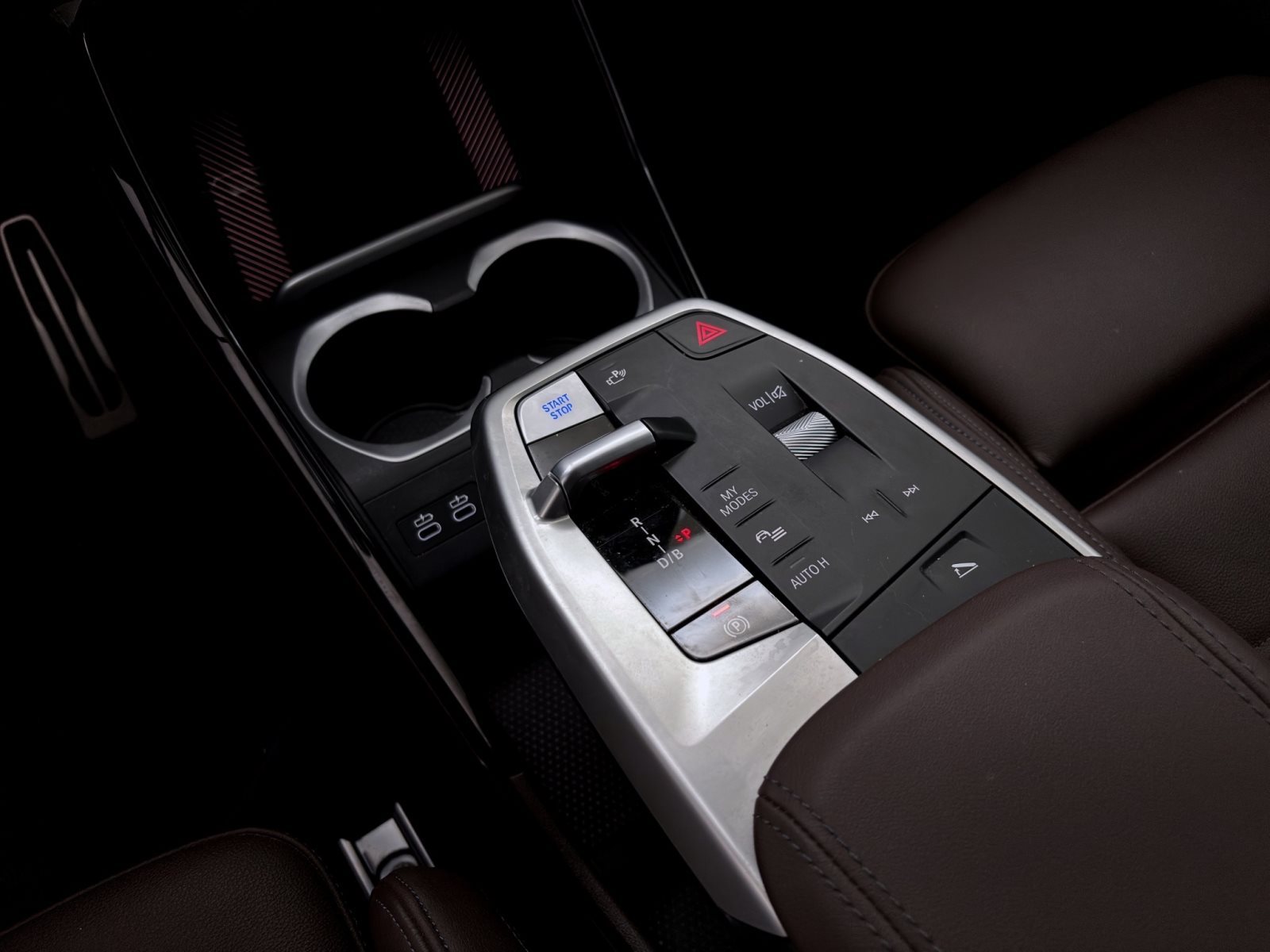 Fahrzeugabbildung BMW iX1 xDrive30 [M Sport, HUD, AHK, HK Sound, 360°]