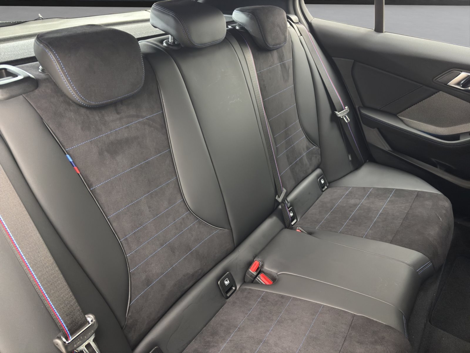 Fahrzeugabbildung BMW 120 [M Sport Pro, Navi, 19 LMR, RFK, SHZ, LED]