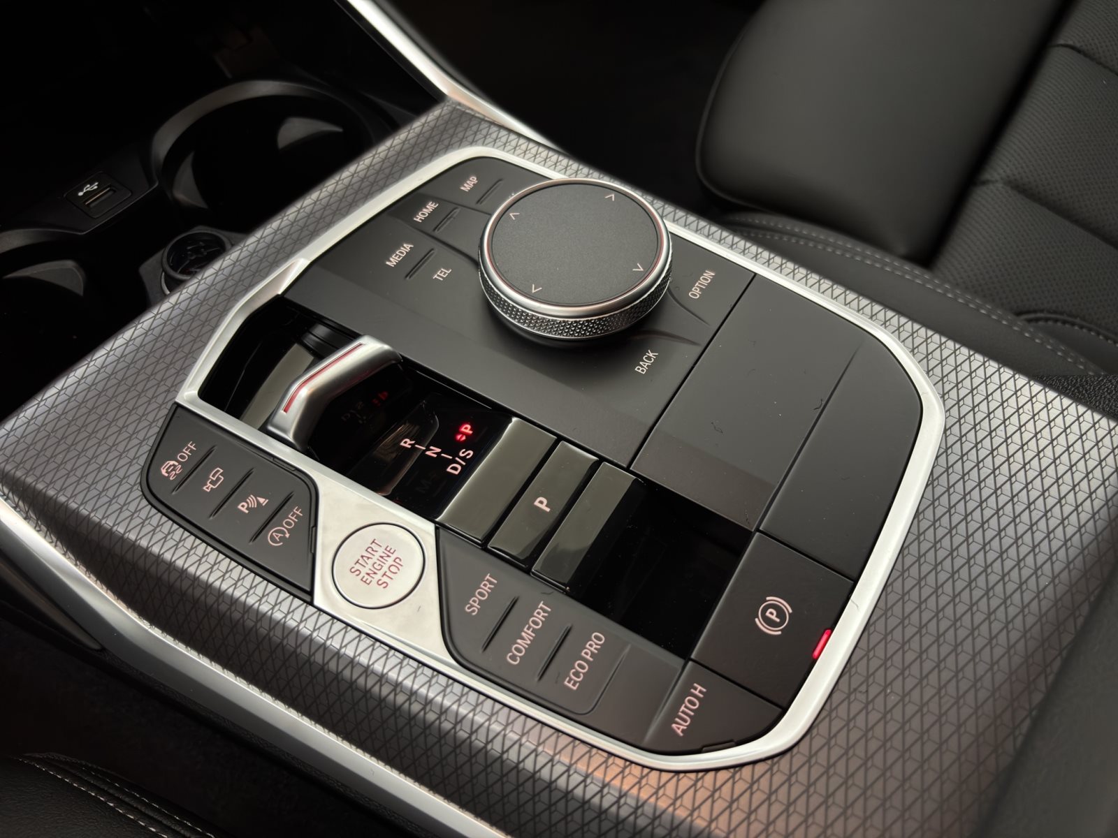Fahrzeugabbildung BMW 320i Touring [M Sport, HUD, AHK, ACC, RFK, HiFi]