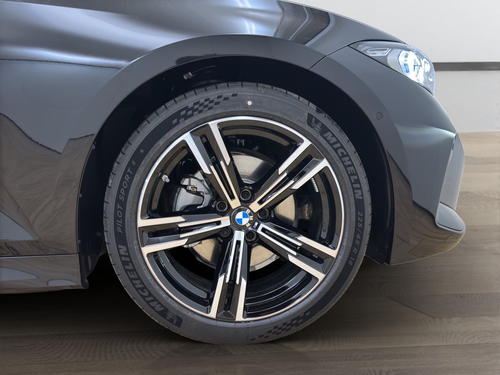 Fahrzeugabbildung BMW 320i Touring [M Sport, HUD, AHK, ACC, RFK, HiFi]